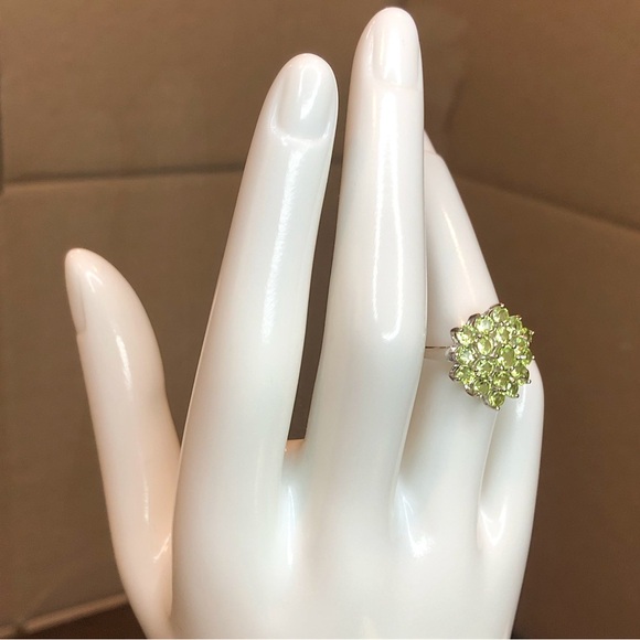 Peridot Cluster Ring Sterling Silver Single Band Ring Sz 6-3/4 - Picture 4 of 17